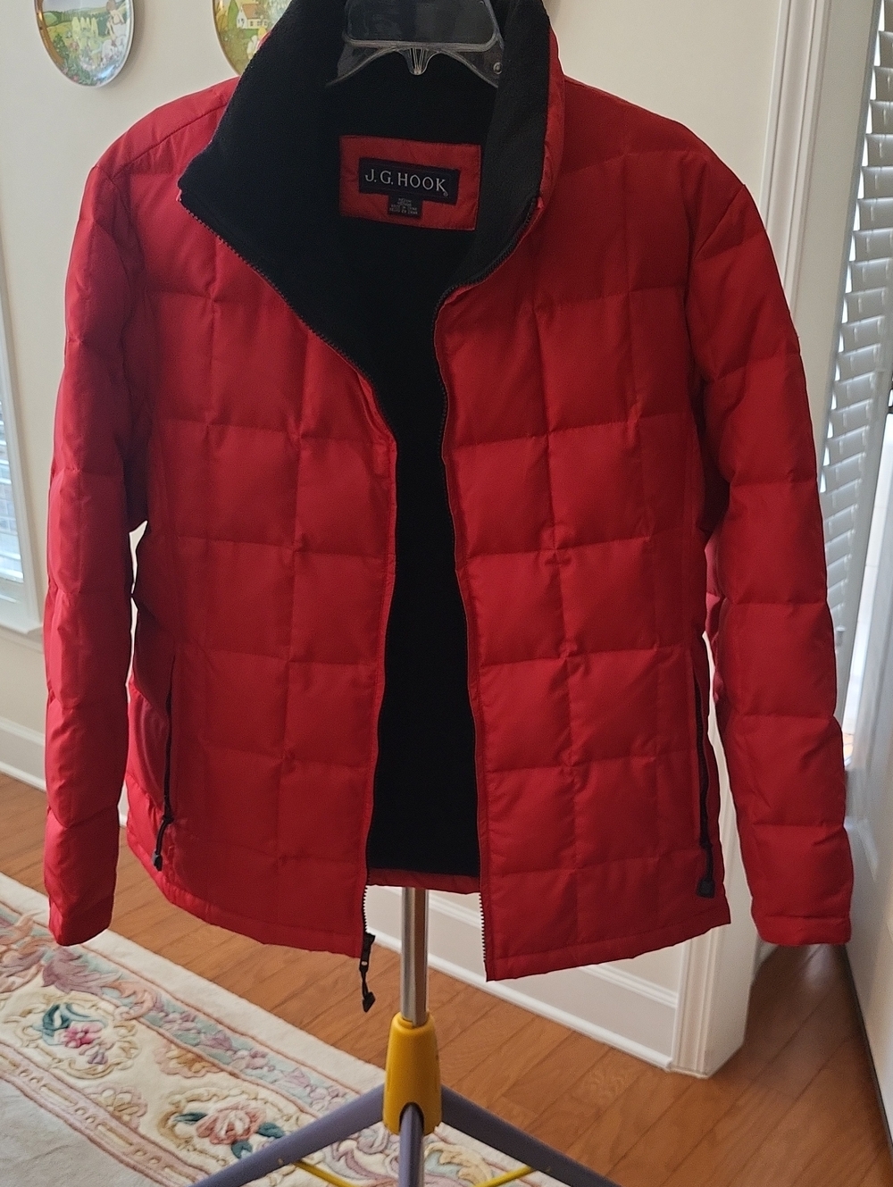 Vintqge J.G.HOOK  Red & Black 70% Down & 30% Feather Warm Jacket . UGA COLORS !!